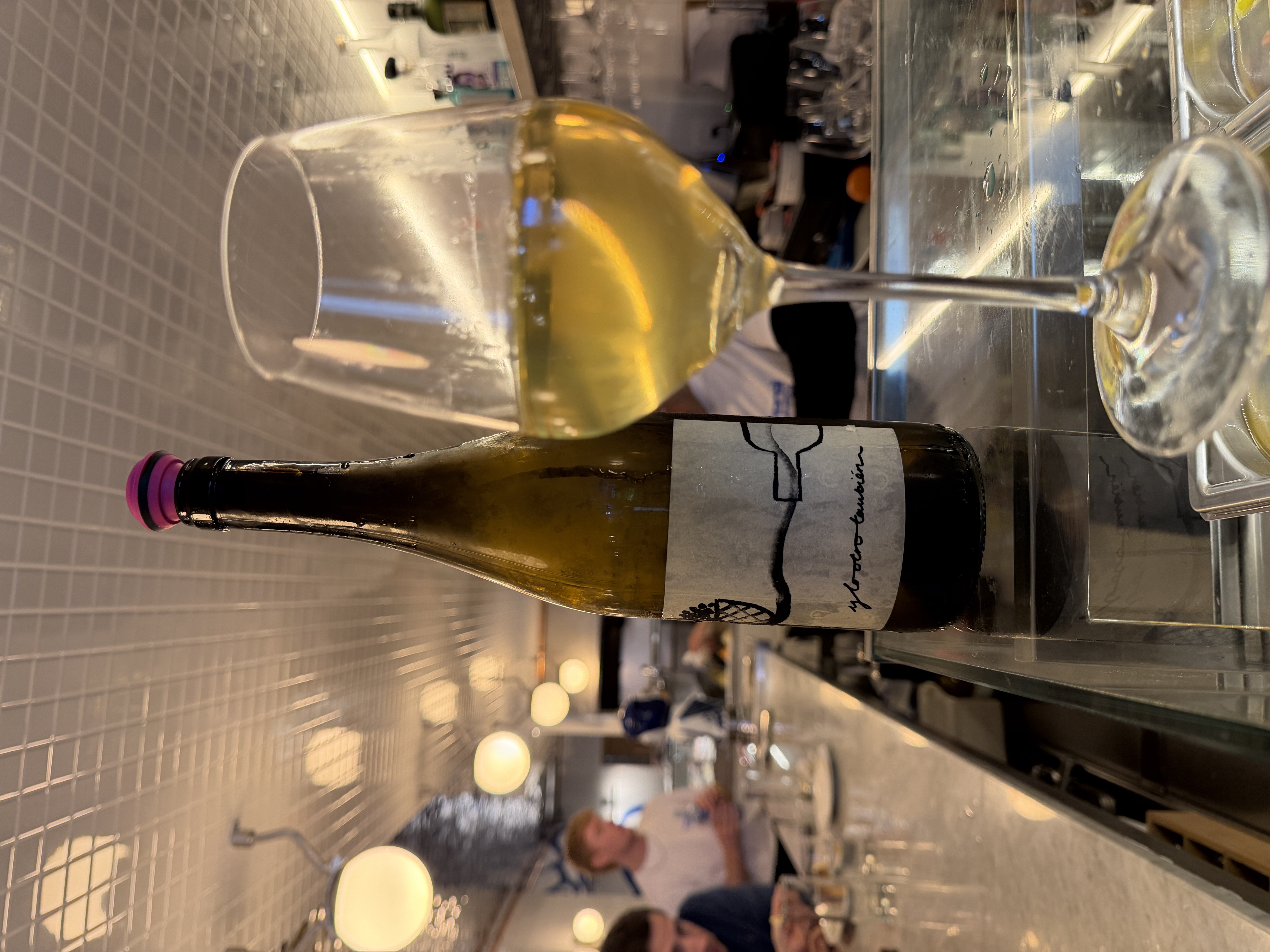 Y lo otro también by joan