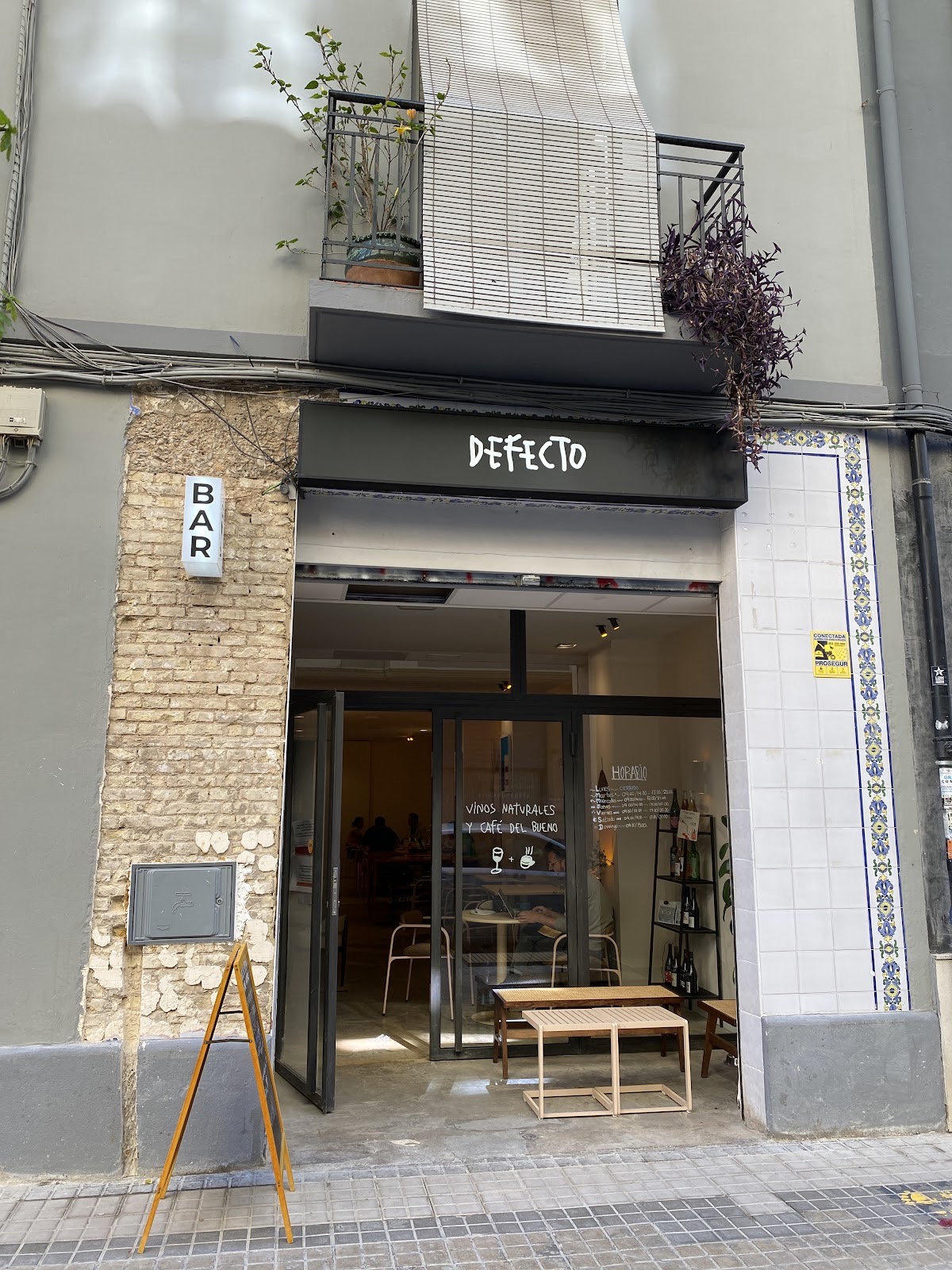 Defecto Bar de Vinos Naturales photo 2