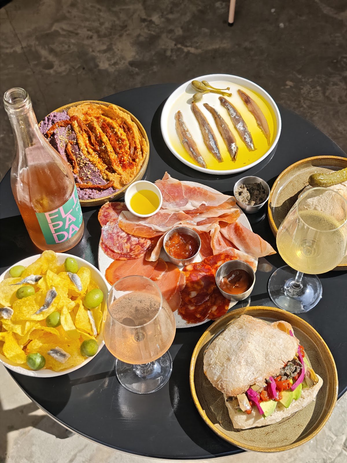 Defecto Bar de Vinos Naturales photo 4