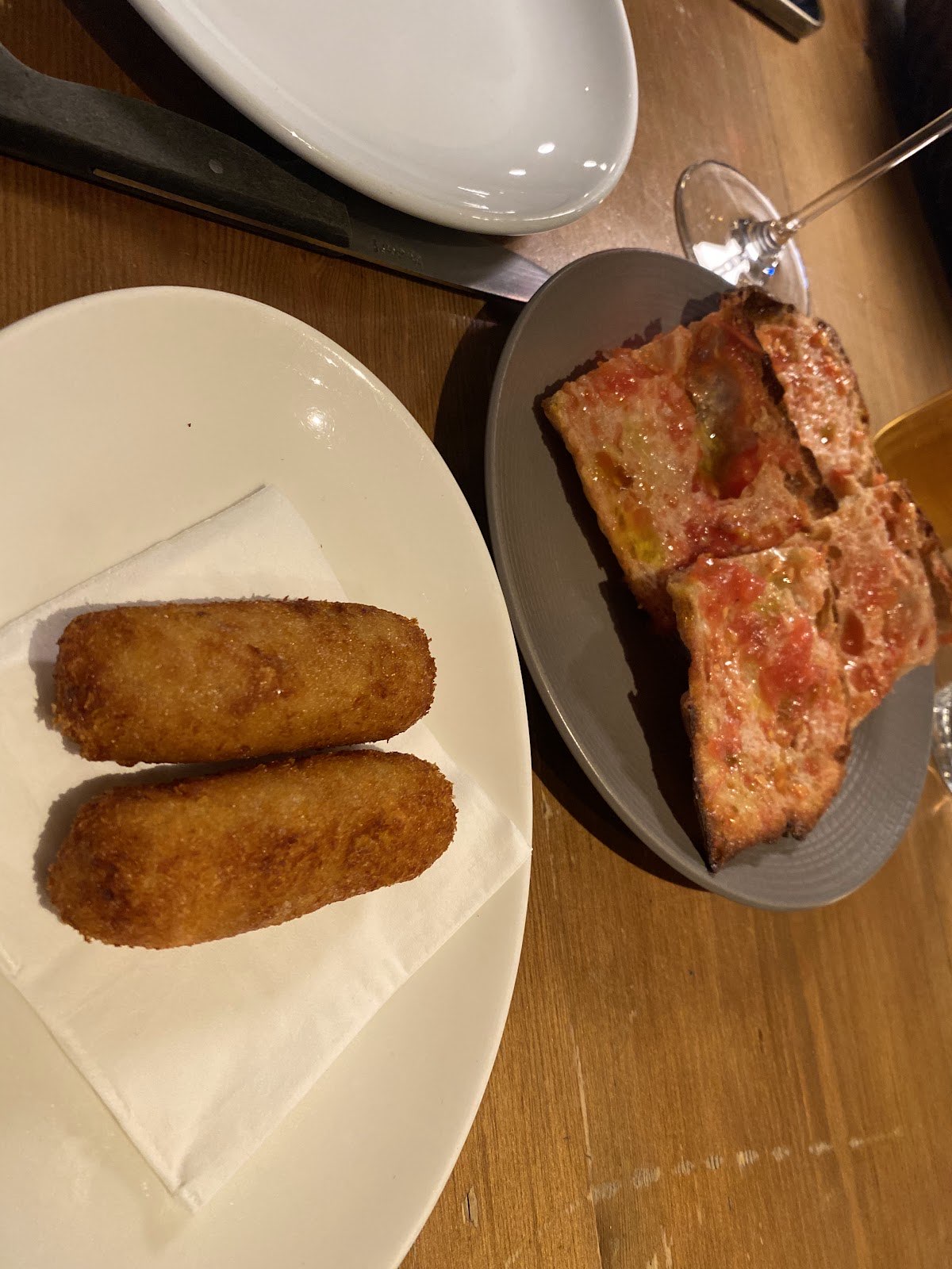 MONOCROM - Restaurant, Bar de vinos, vinos naturales photo 3