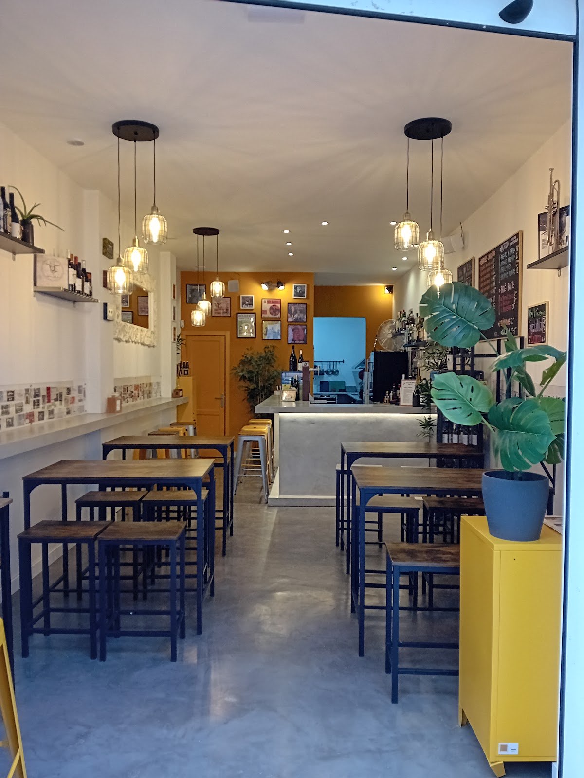 Katu Taberna - Wine & Tapas 🍷 photo 2