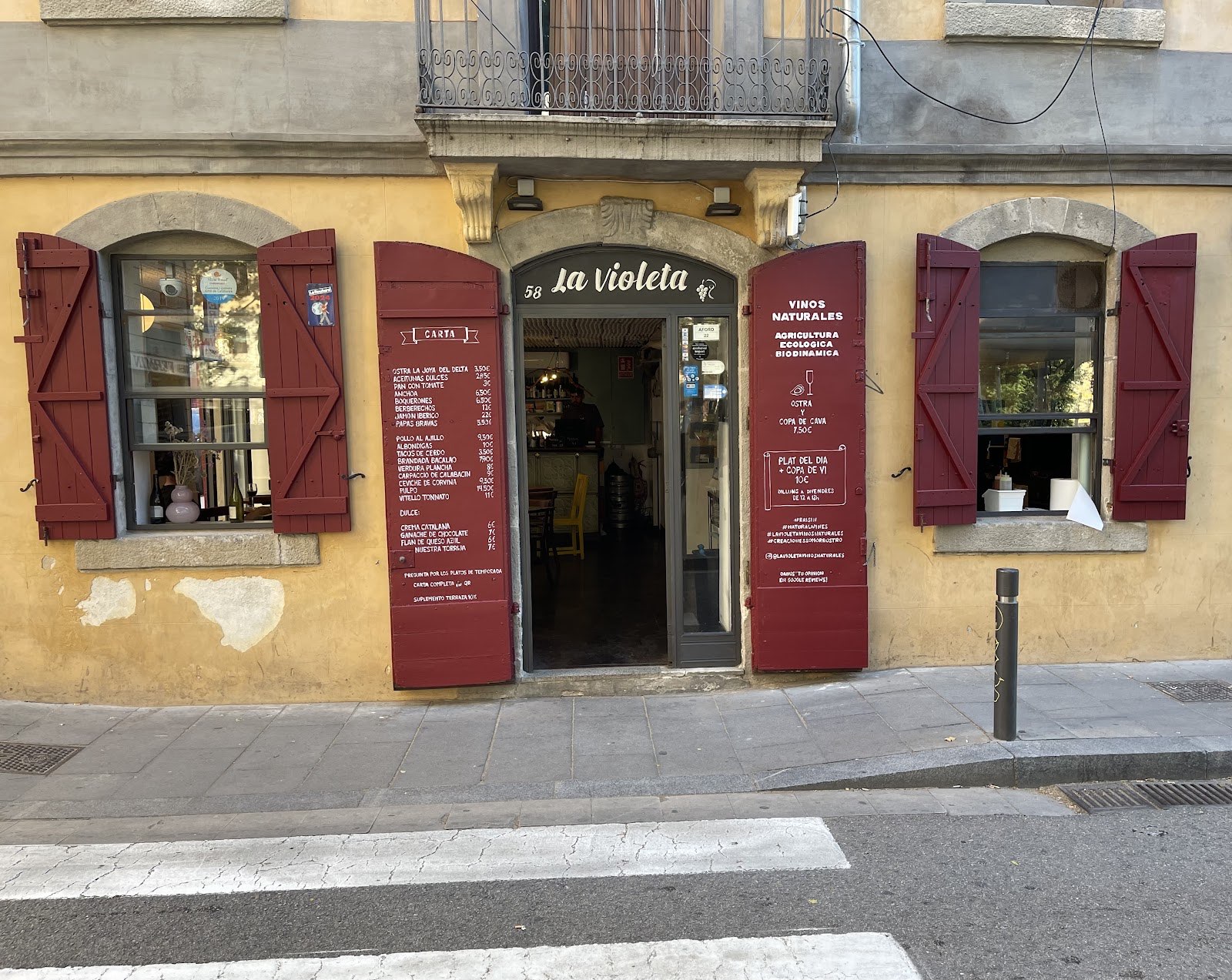 La Violeta Bar de vinos naturales photo 3