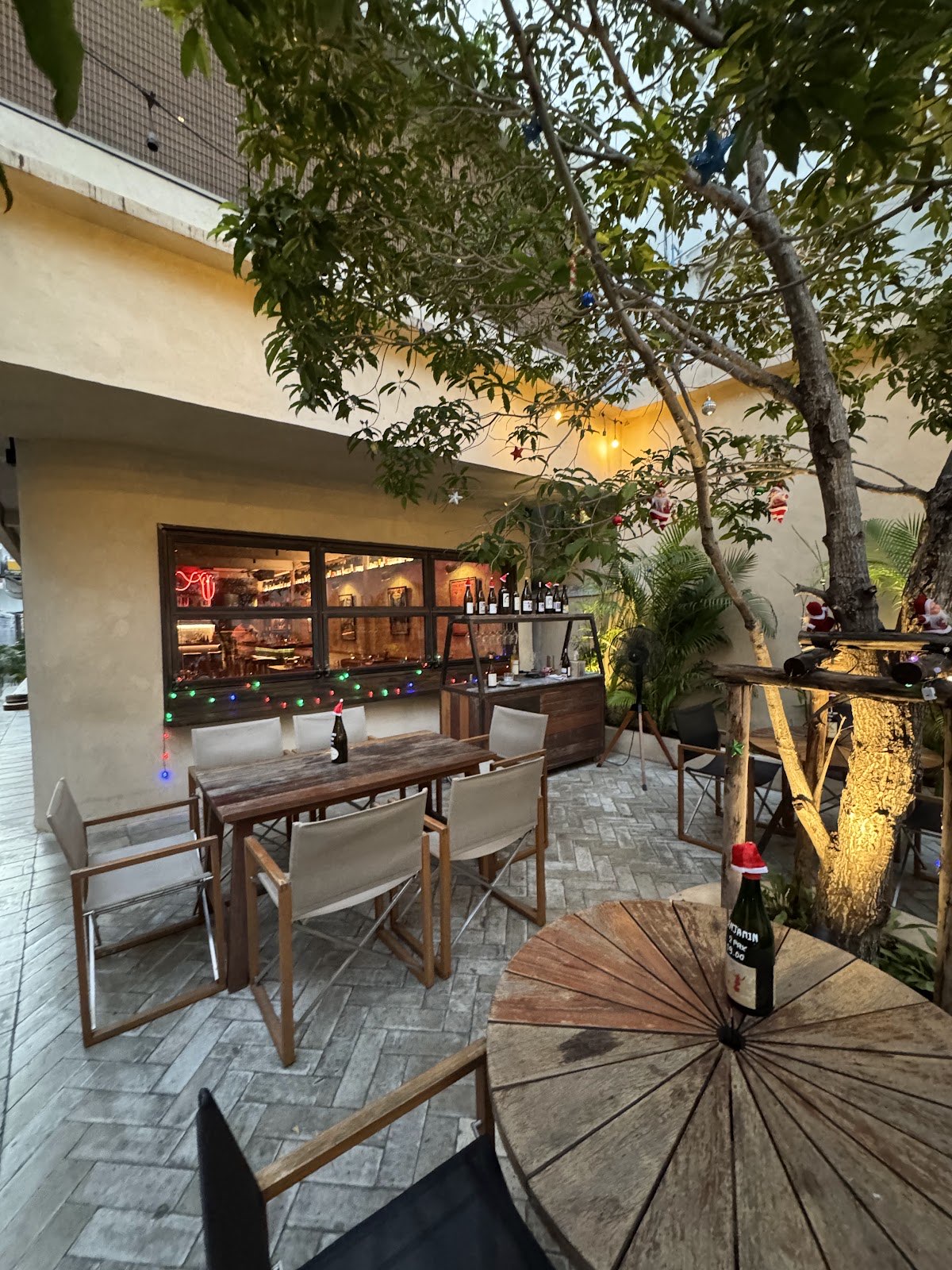 Mod Kaew Wine Bar photo 3