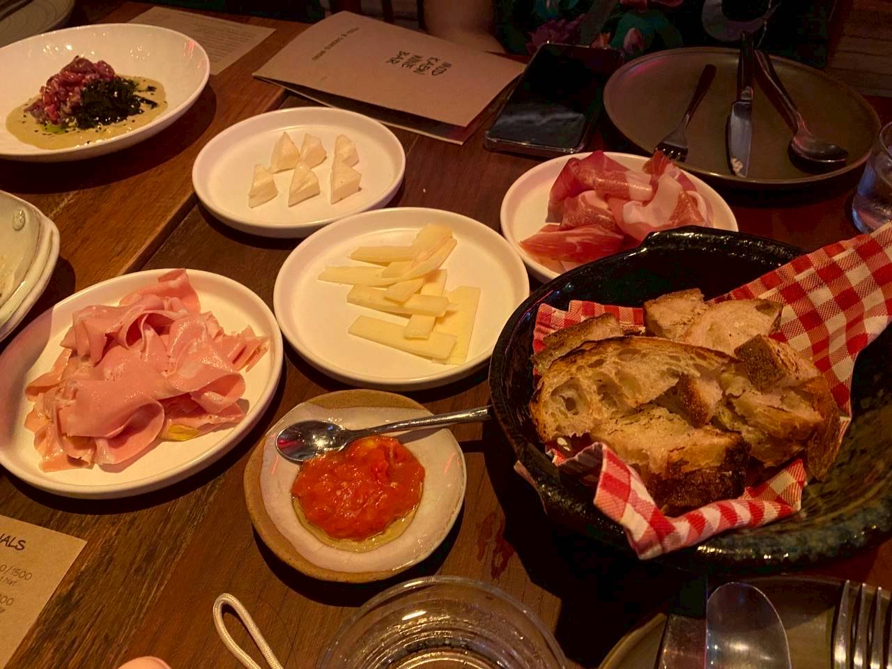 Mod Kaew Wine Bar photo 4