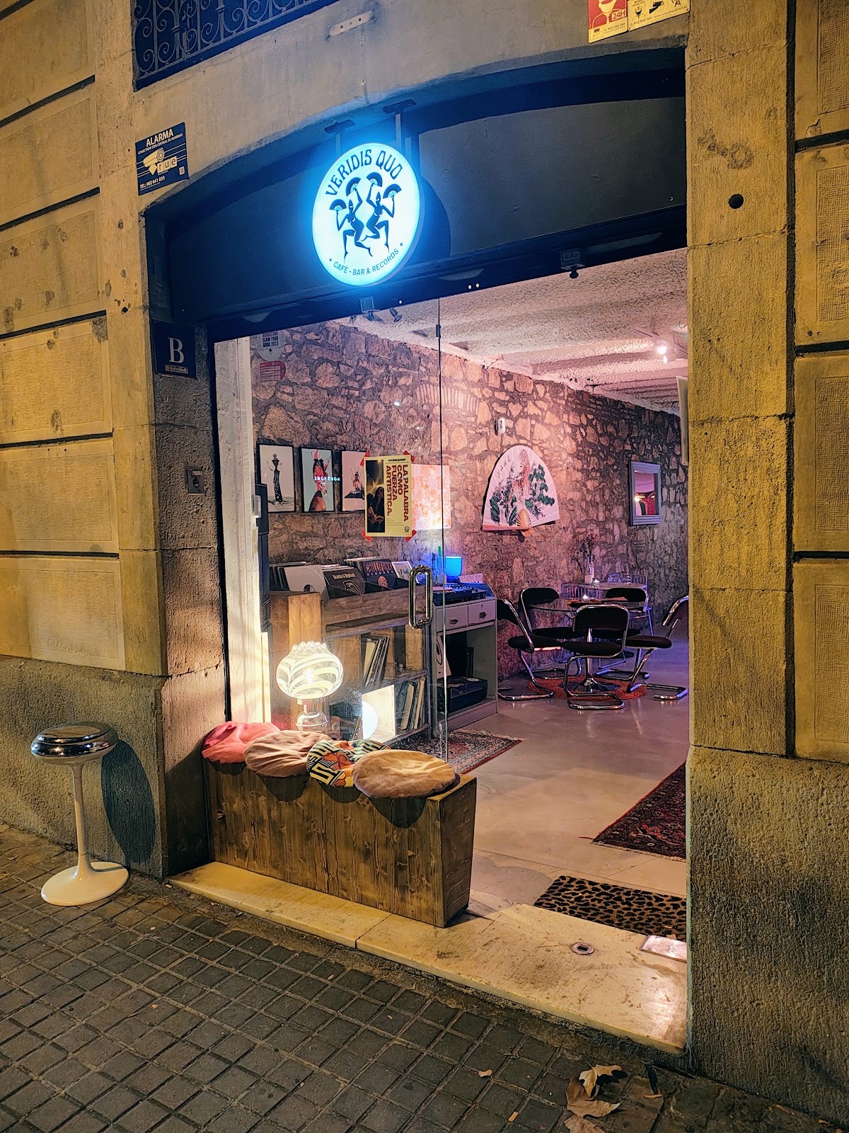 Veridis Quo - Café Bar & Records photo 2