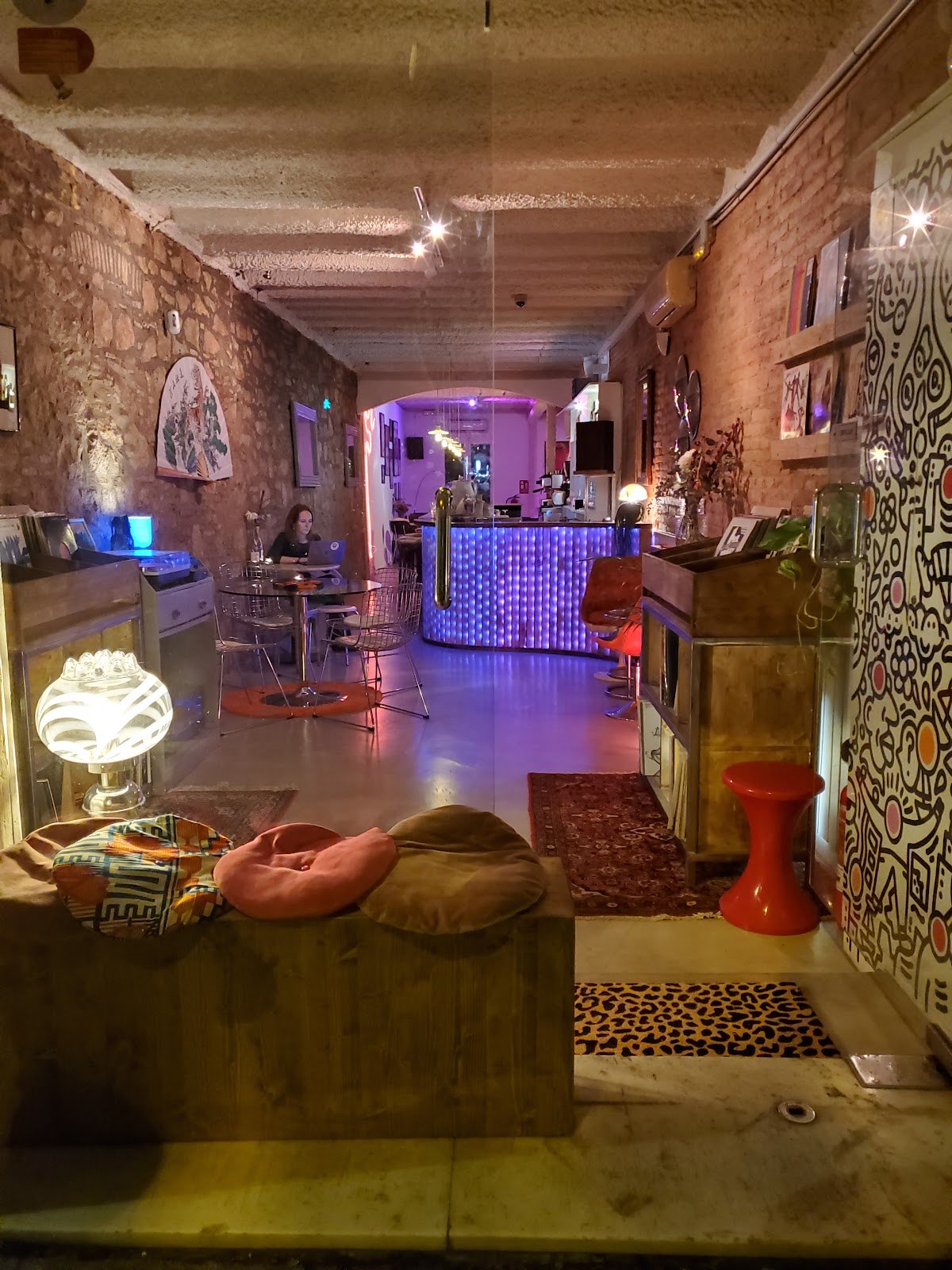 Veridis Quo - Café Bar & Records photo 3